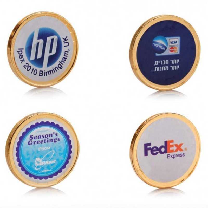 מטבעות שוקולד עם מדבקה ממותגת